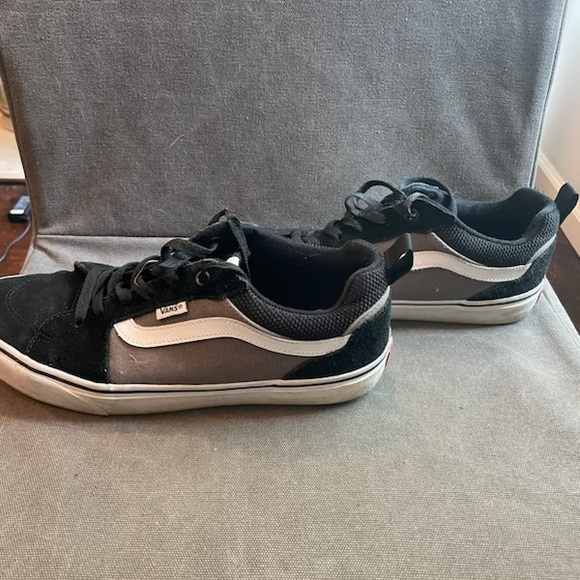 Vans Old Skool Classic in Black and Grey - Picture 3 of 4